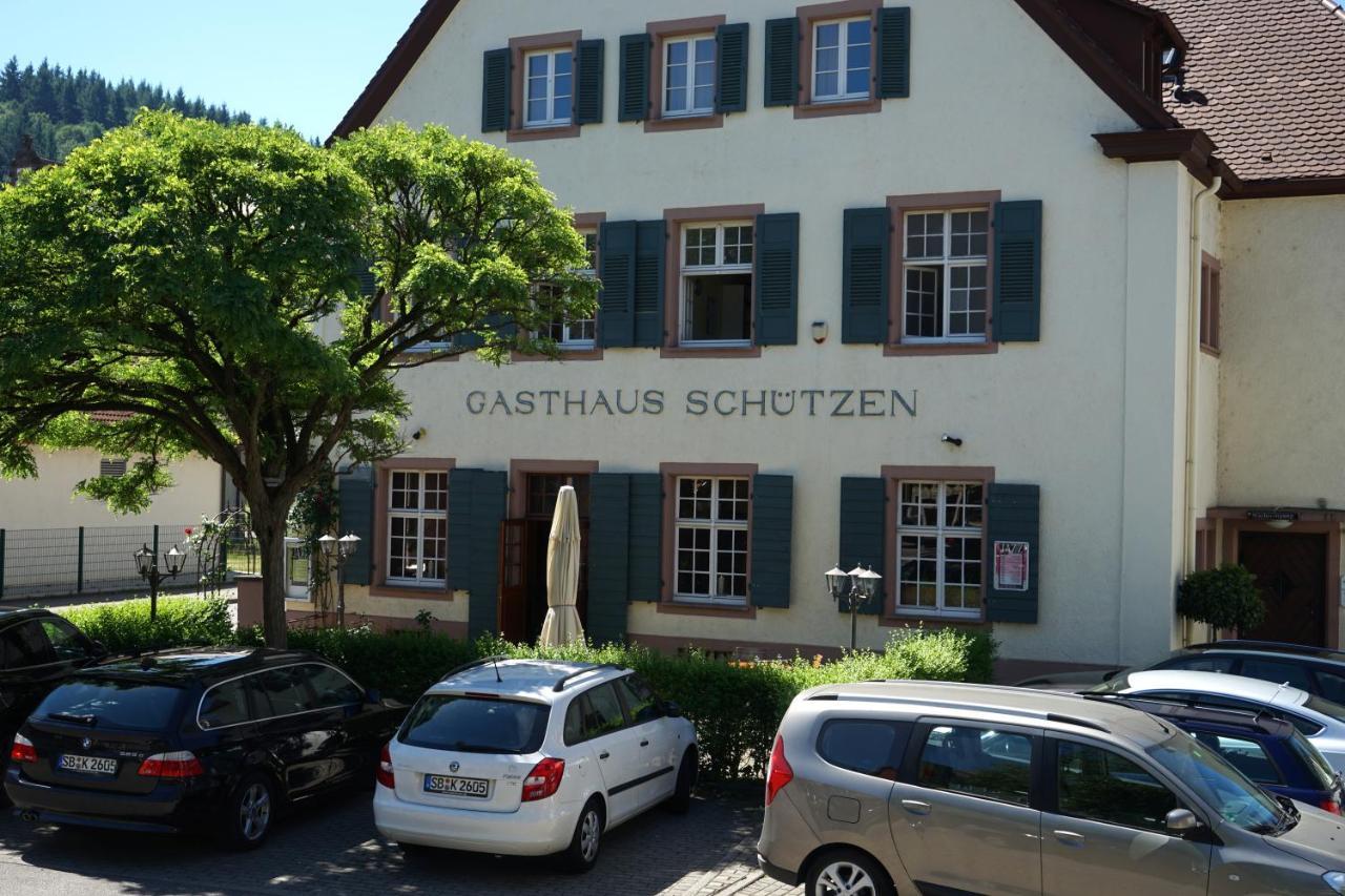 Hotel Gasthaus Schuetzen ไฟรบวร์กอิมไบรส์เกา ภายนอก รูปภาพ